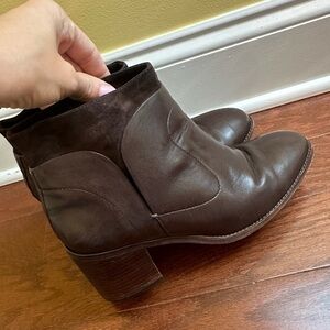 Johnston Murphy brown leather bootie block heel size 9